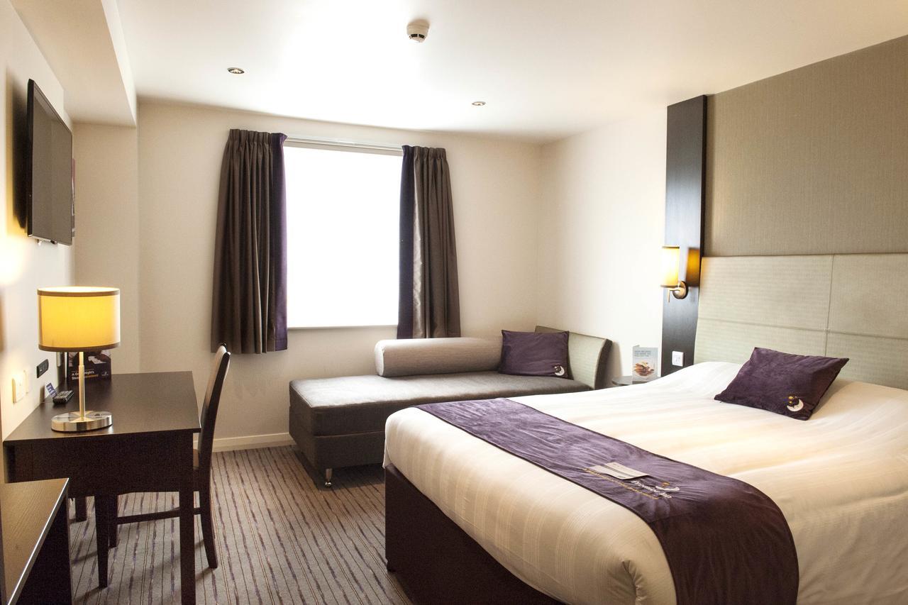 Premier Inn Southwark Borough High St Londra Dış mekan fotoğraf