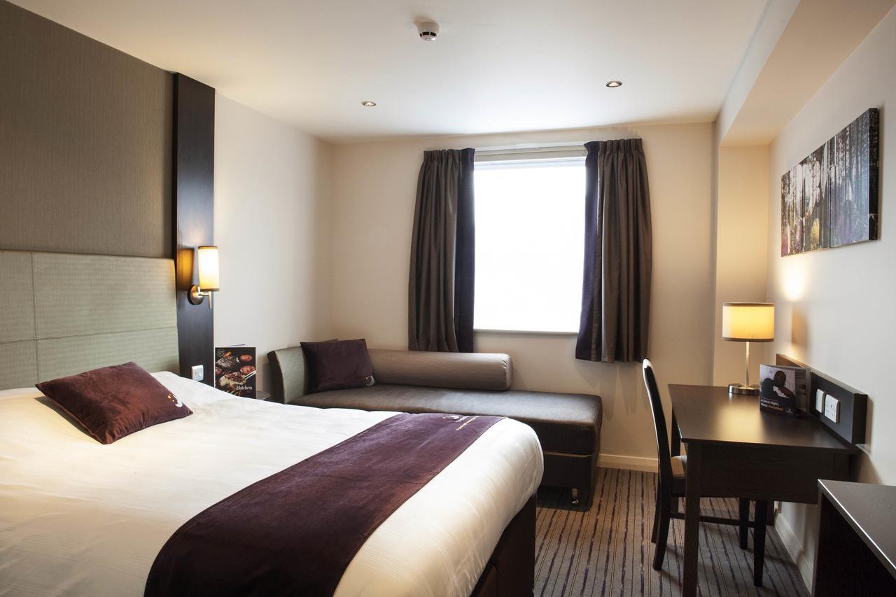 Premier Inn Southwark Borough High St Londra Dış mekan fotoğraf