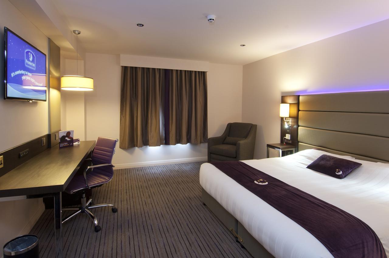 Premier Inn Southwark Borough High St Londra Dış mekan fotoğraf